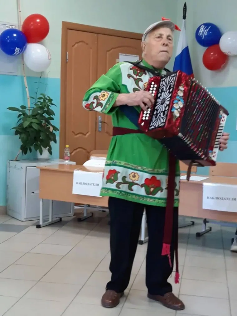 Ветеран устроил концерт на участке
