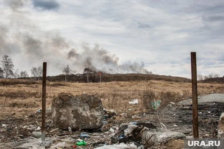 Ветер несет едкий дым на город