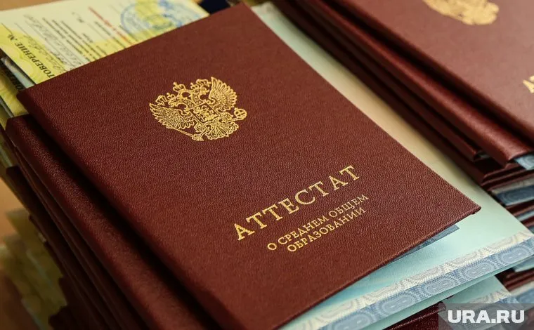 Тюменская топливная компания купила 14 аттестатов своим сотрудникам