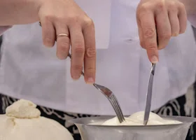 В Златоусте наказанный за грязь в цехах завод сыров провел генеральную уборку