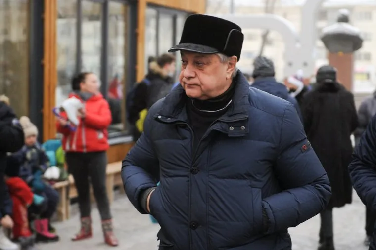 Алексей Текслер на открытии ледового катка в Челябинске в Парке им. В. В. Терешковой. Челябинск