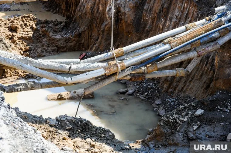 Причиной подтопления кипятком стал прорыв труб МУП (архивный снимок)