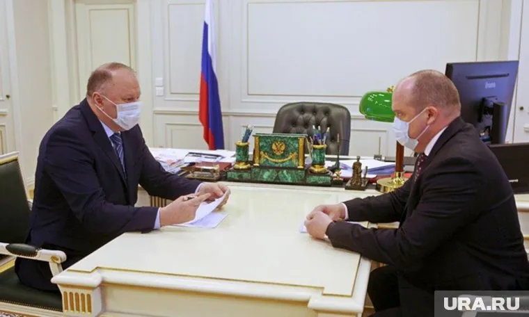 Полпред в УрФО Николай Цуканов поблагодарил начальника свердловского УФСБ Алексея Зиновьева за проведенную контртеррористическую операцию