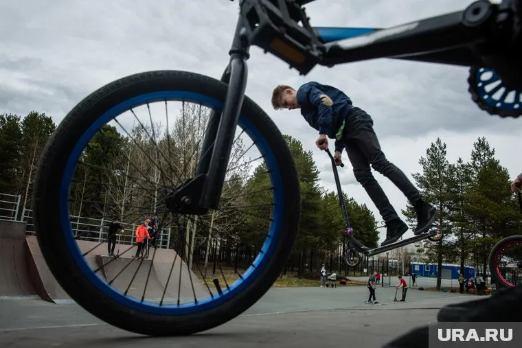 Канат сорвался во время трюка с велосипедистом