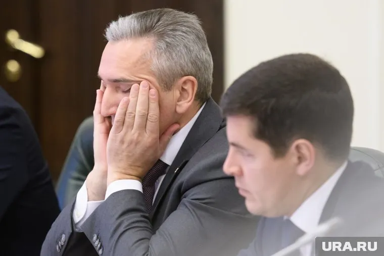 Александр Моор (слева) должен получить поддержку в Тюменской области, Югре и в ЯНАО