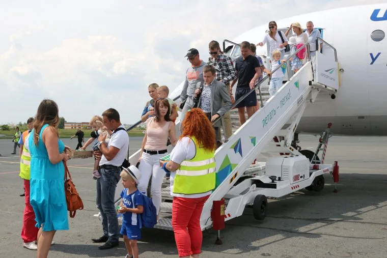 Аэропорт, споттинг.Курган, трап, пасажиры