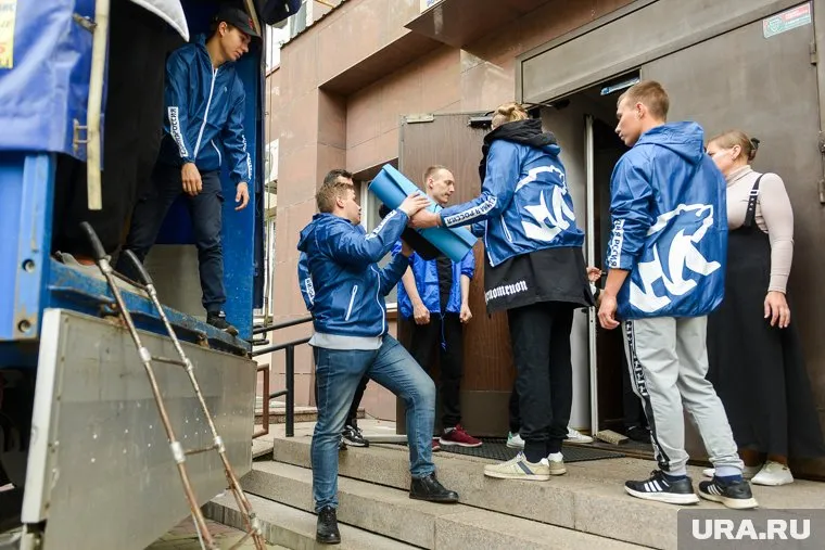 Активисты «Единой России» отправили из ХМАО в зону СВО более 180 тонн различных грузов