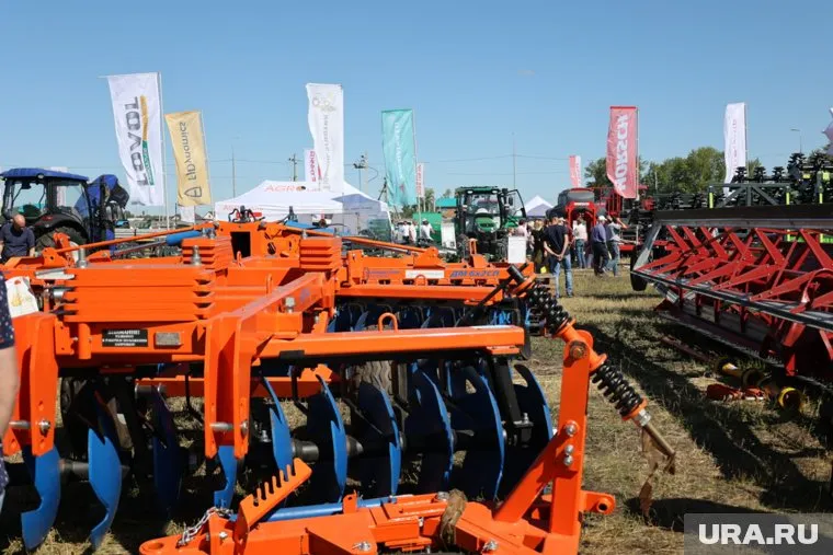 На заводе КЗРМ эвакуировали сельхозтехнику из-за паводка