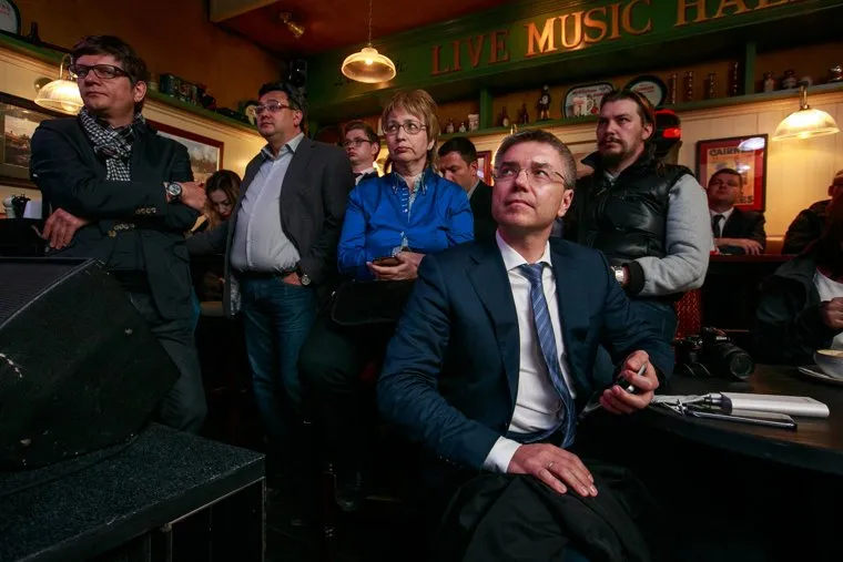 Дискуссионный клуб Дмитрия Гусева "WTF?-3", посвященный реновации в Москве в O`Donaghues пабе. Москва, ревенко евгений