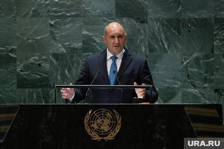 Румен Радев наложил вето на законопроект о передаче Киеву старой техники