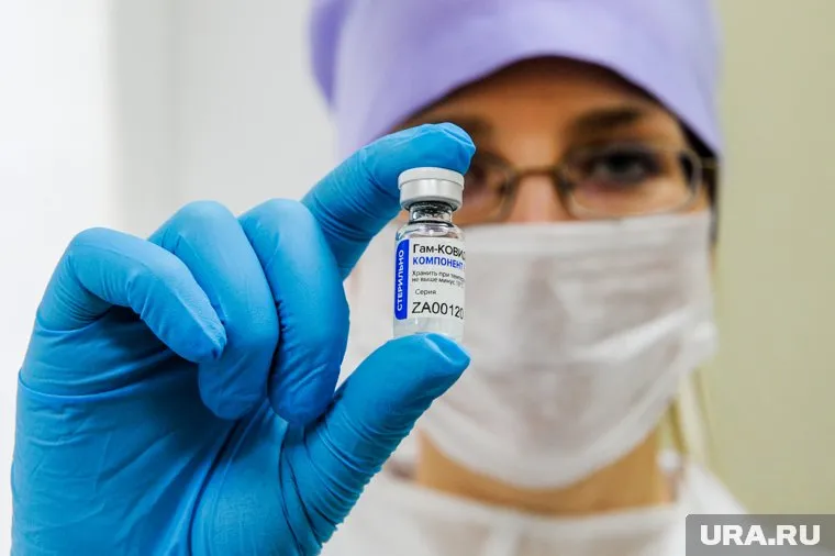 Челябинским врачам удалось спасти от COVID поэта-долгожителя