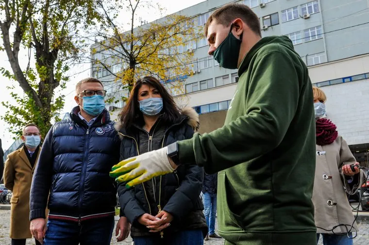 Высадка кедров в Литературном сквере. Челябинск
