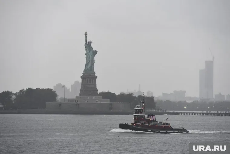 В Нью-Йорке столкнулись два автобуса, пострадал 81 человек, пишет New York Post