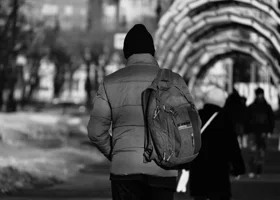 Учитель из Екатеринбурга, которого обвинили в удушении детей, уволился из школы