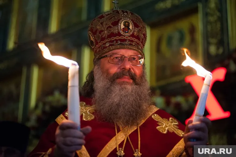 Благодатный огонь прибыл в Храм Христа Спасителя