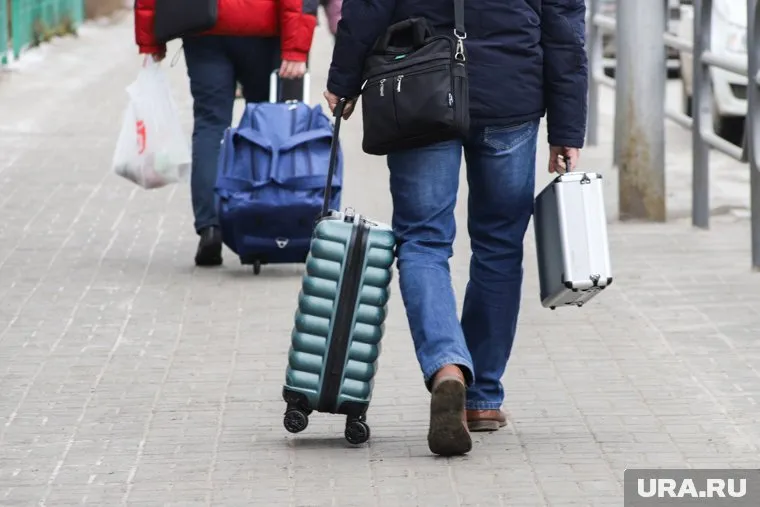 В Курганской области за первые три месяца 2022 года за границу уехало 955 жителей