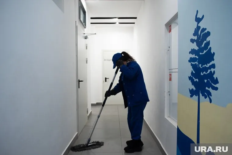 Оклады вырастут у сотрудников, которые не являются медперсоналом