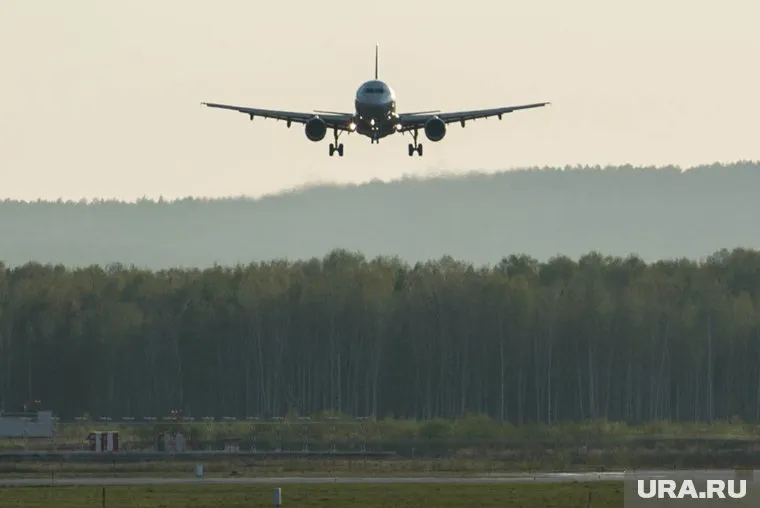 В Рощино самолет встретили водяной аркой