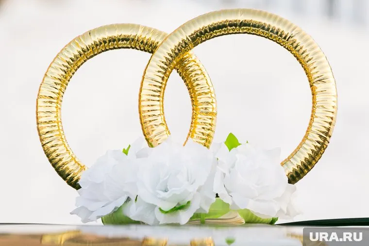 Для получения сертификатов молодожены должны быть моложе 25 лет и являться студентами