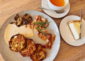 Картошка тропическая и драники с беконом: в центре Кургана открылось новое кафе при кондитерской