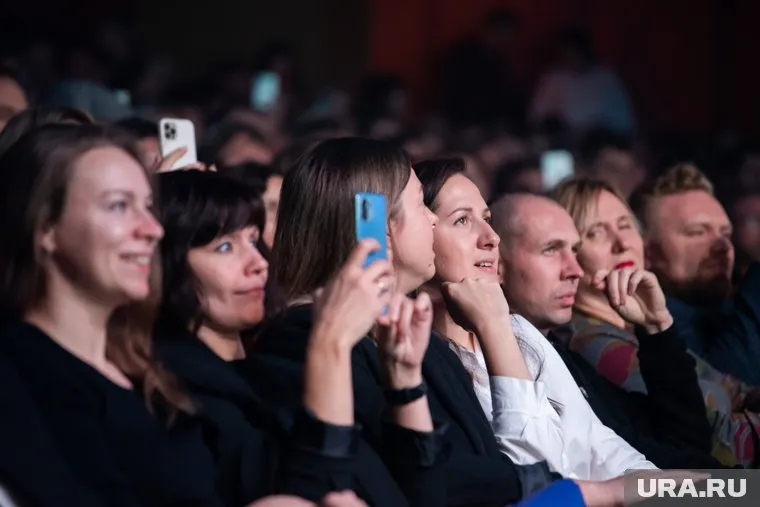 Сотни сургутян пришли на концерт ансамбля "Сябры"