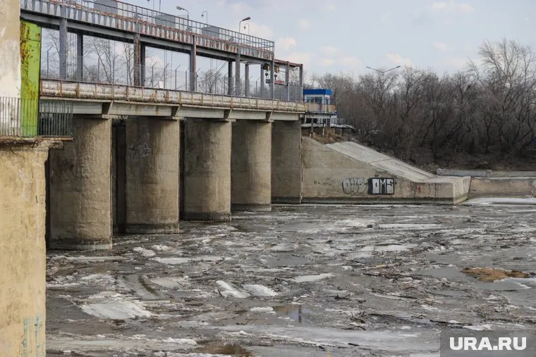 Курганские коммунальщики ускоряют поток воды