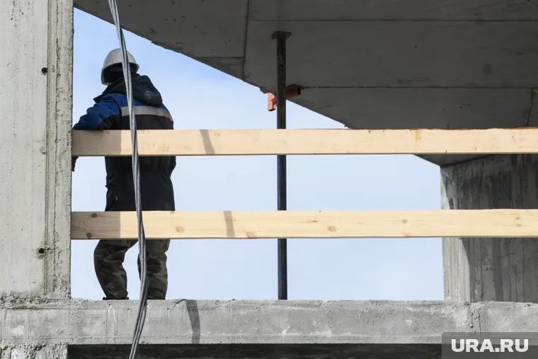 Рабочий погиб, упав с высоты