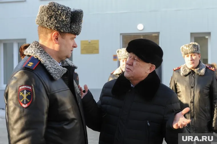 Отношения Евгения Тефтелева (в центре) с силовиками теперь стали совершенно иными