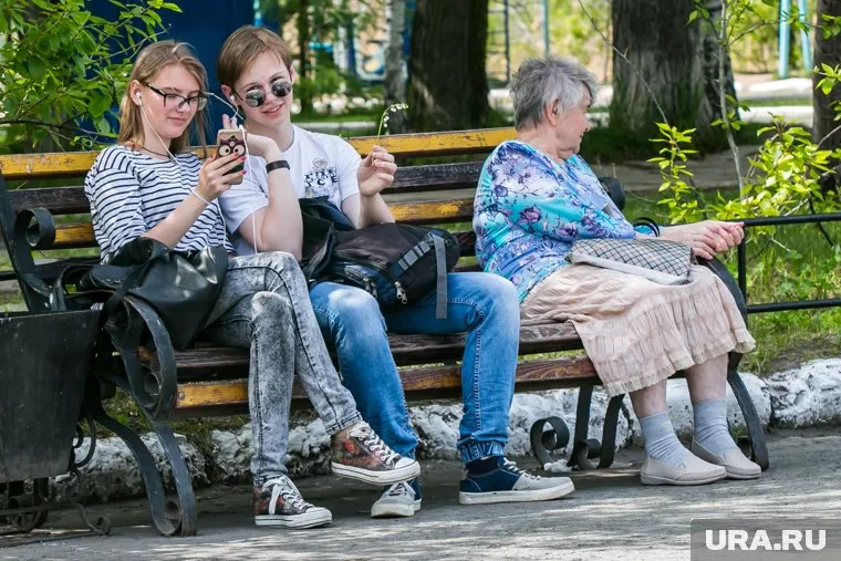Троян сам скачивается на телефон