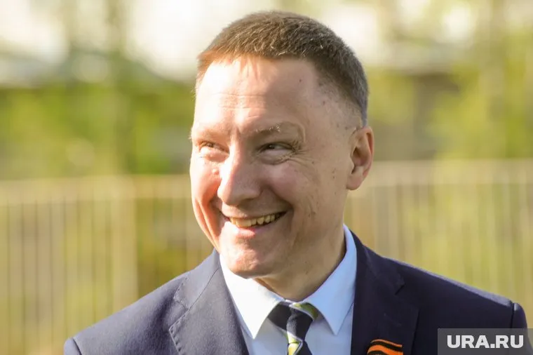Алексей Текслер на школьном стадионе, Златоуст. Челябинск