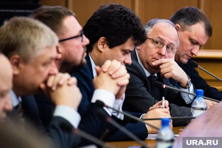 Вячеслава Мишарина (на фото — в очках) похоронят на кладбище села Горный Щит