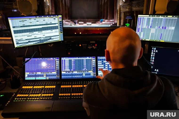 Звукооператор может совмещать работу в театре с другими мероприятиями