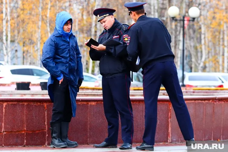 Детский тренер Максим Мальчиков проводит голодовку на центрального площади Нефтеюганска