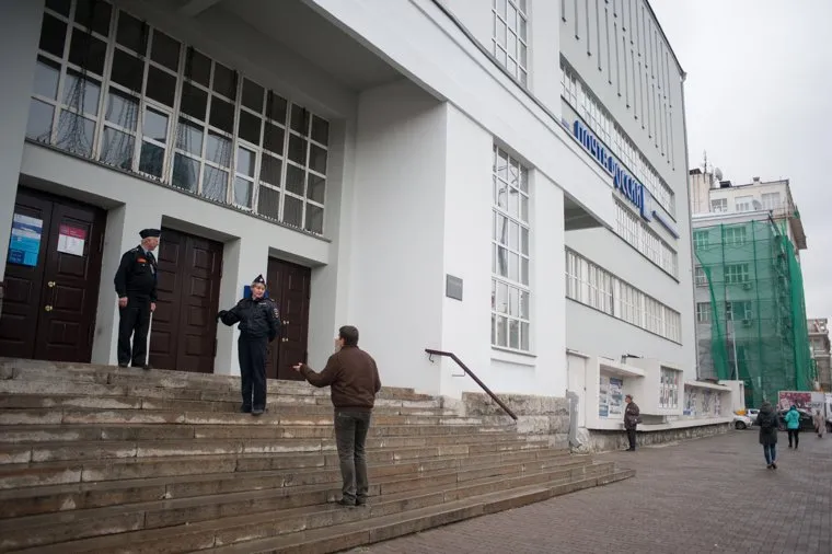 Угроза минирования главпочтамта и школы №69. Екатеринбург, почта россии, главпочтамт, полиция, оцепление, екатеринбург