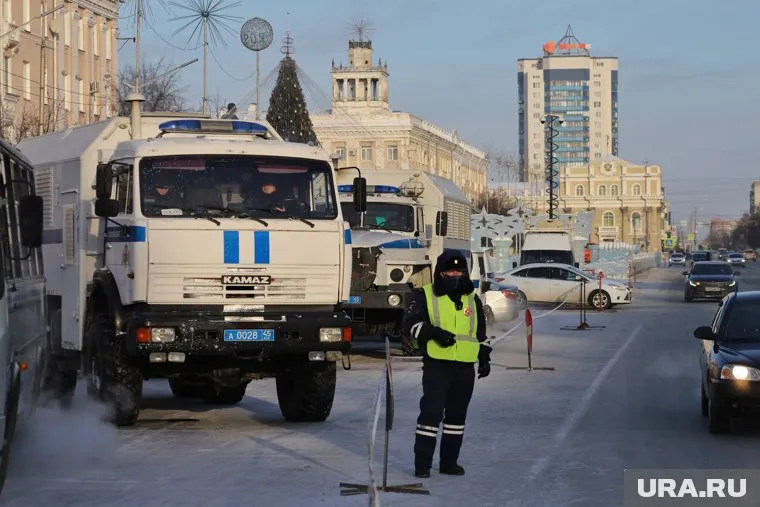 Полиция подтягивается к месту проведения митинга в Кургане