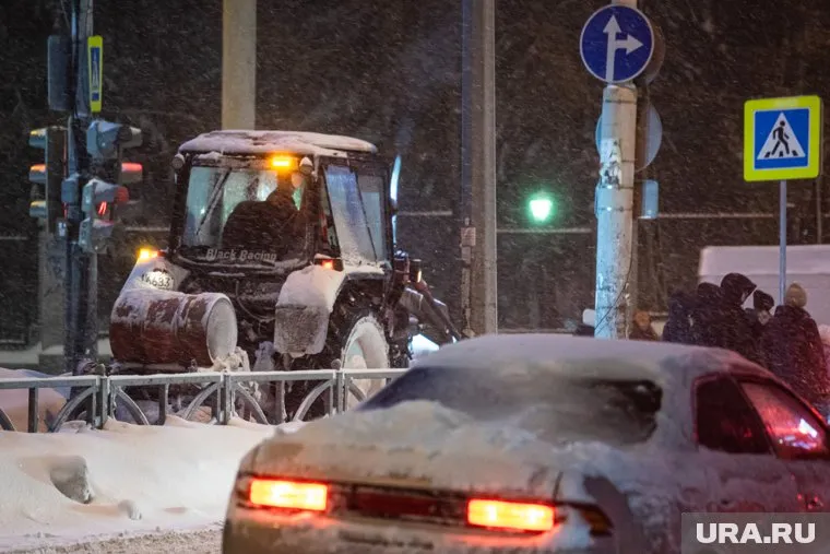 Шмыков предлагает выводить руководящий состав коммунальщиков, чтобы справиться с сугробами