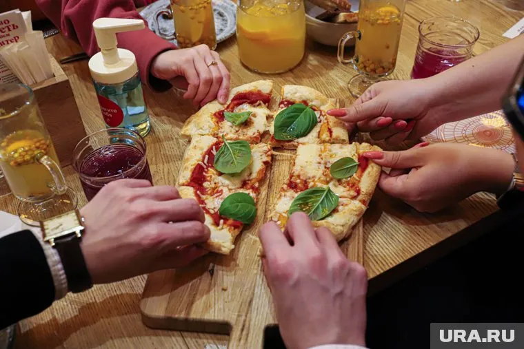 Весь месяц при первом заказе посетители смогут получить пиццу в подарок