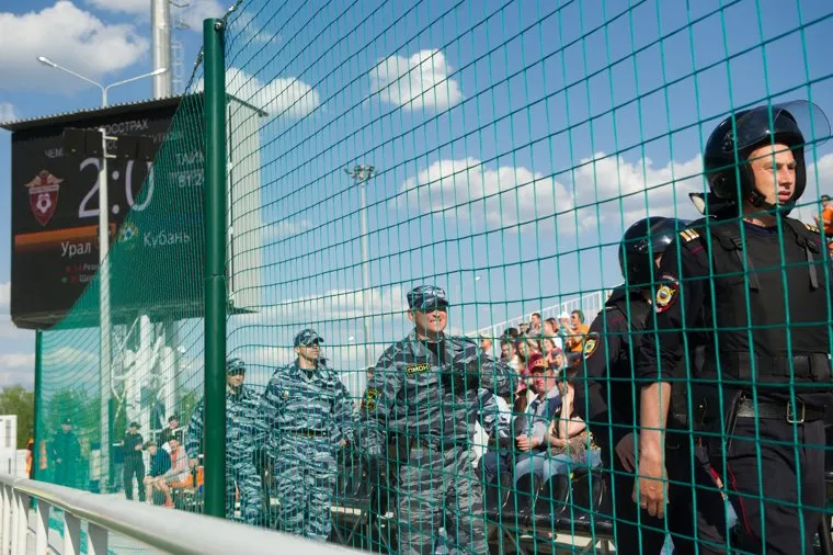 Чемпионат России по футболу. Сезон 2015/2016. ФК Урал - ФК Кубань. Екатеринбург, омон, футбол, футбольные фанаты, охрана правопорядка