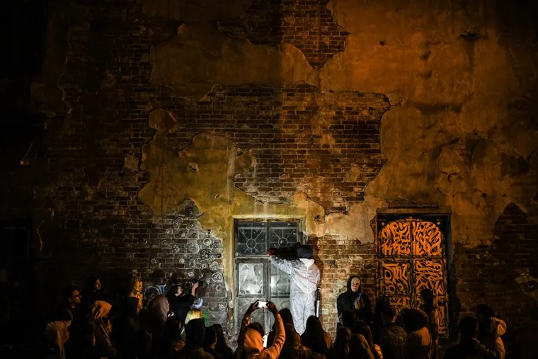 Перформанс Покраса Лампаса на Первомайской 1в. Екатеринбург