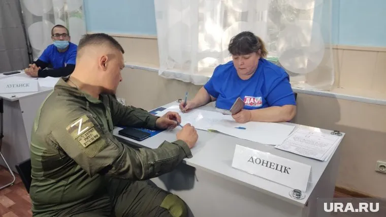 Ян Гагин пришел на участок на ул. Крылова, 2