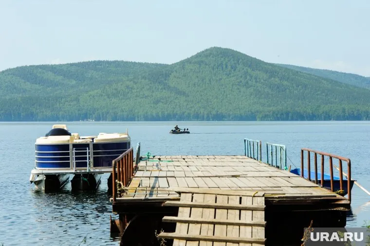 Добраться до курорта получится только на катамаране