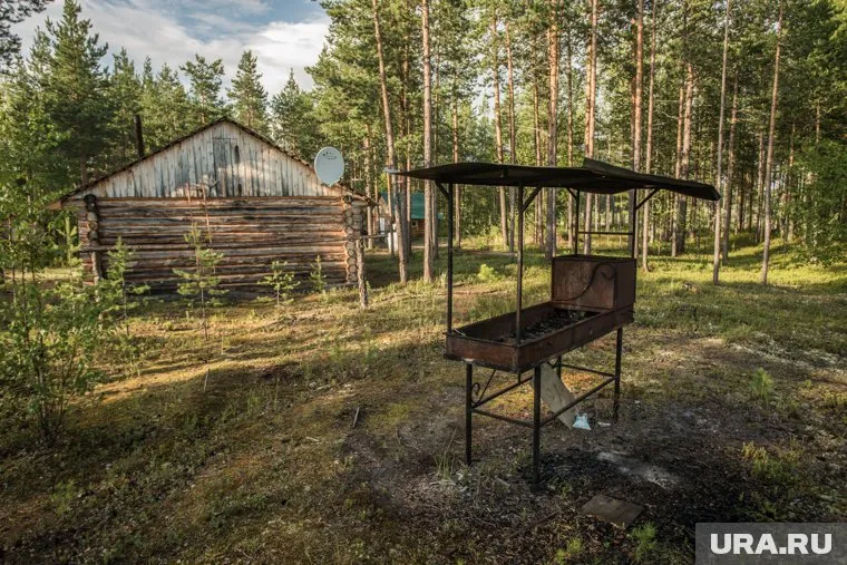 Выставленная на продажу база находится на берегу Второго озера