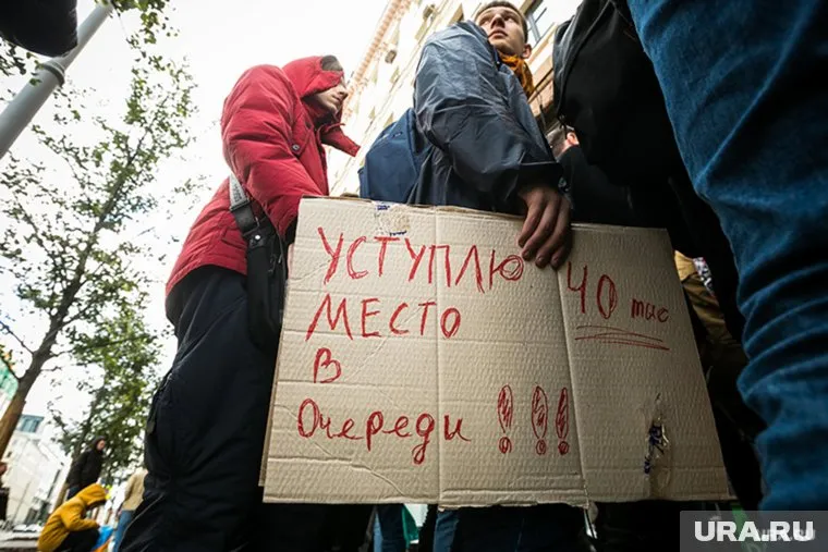 Порой цена в очереди за iPhone стоит дороже самого смартфона