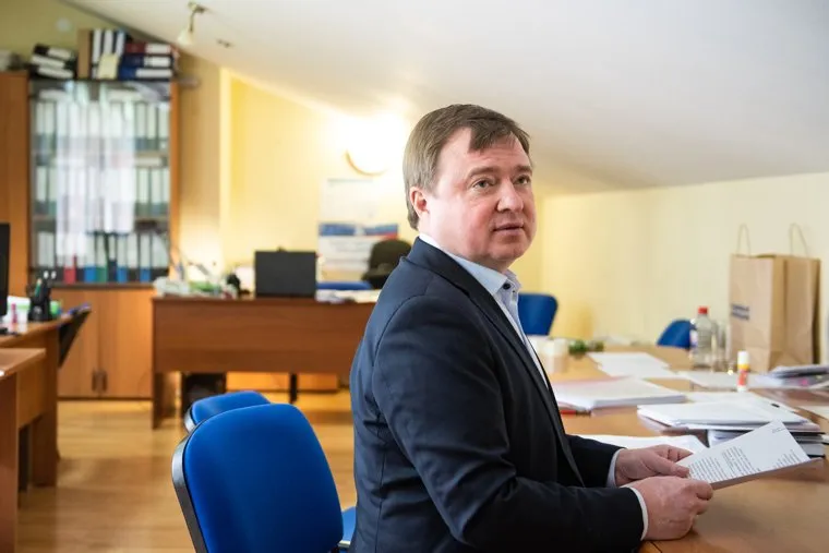 Депутат Государственной думы РФ Максим Иванов подает документы на участие в праймериз партии «Единая Россия». Екатеринбург