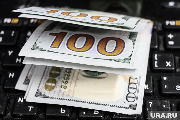 Курс американской валюты к текущему моменту падает до 89,52 рубля