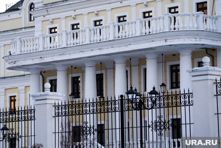 Теперь неясно, когда в резиденцию в центре Екатеринбурга заедет новый полпред