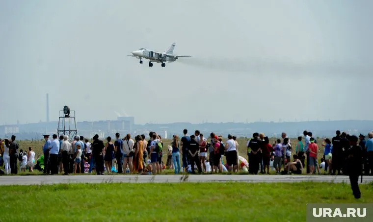 В честь Дня региона тюменцам устроили авиашоу