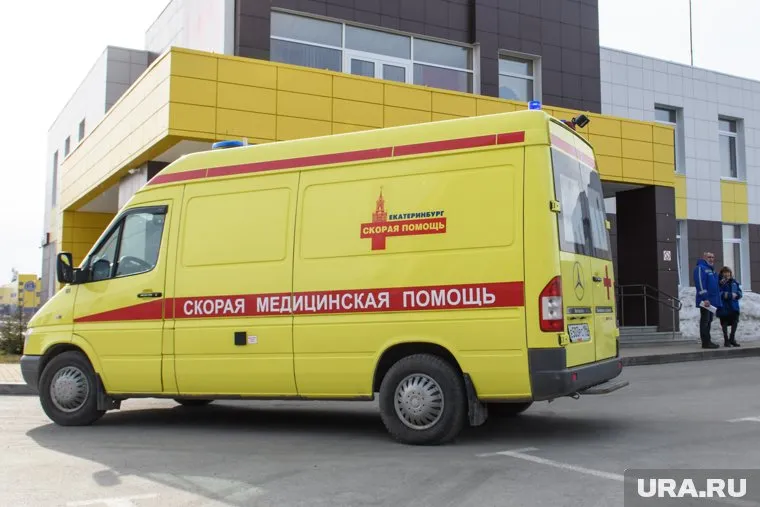 Хулигану удалось разбить стекло в машине неотложки