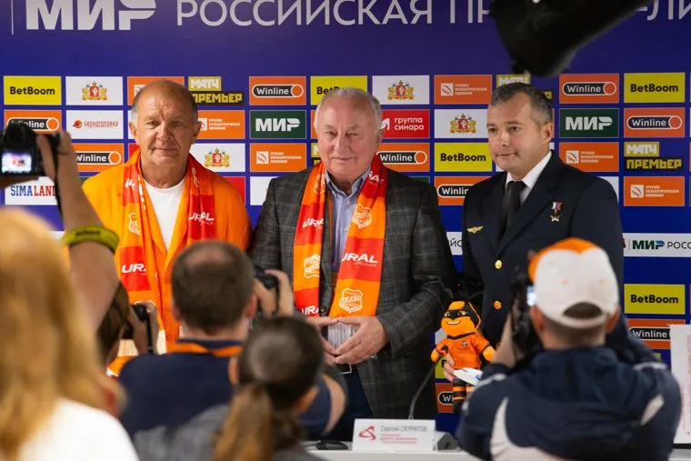 Подписание соглашения между ФК «Урал» и «Уральскими авиалиниями». Екатеринбург