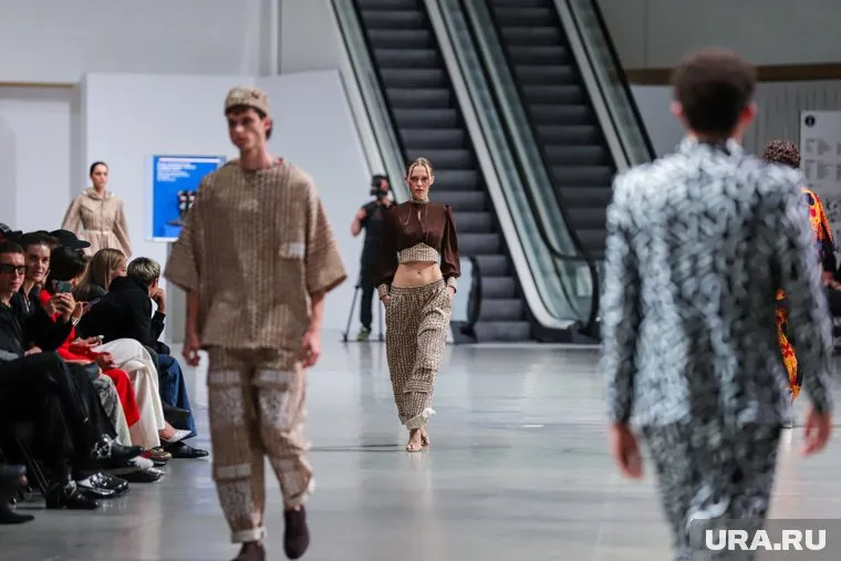 Модели надели одежду брендов из Африки, Беларуси, Казахстана, Узбекистана и России